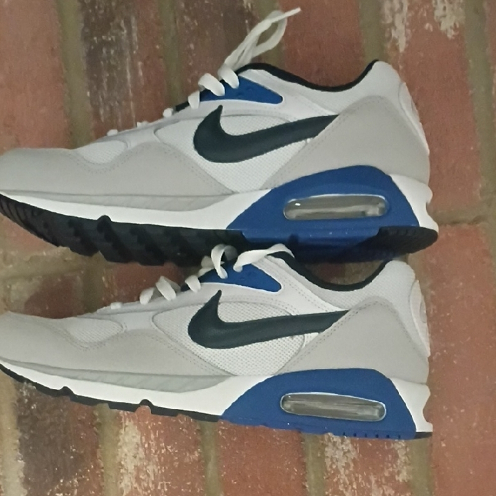 Nike Air Max White and Black Sneakers with Blue Accents - Picture 3 of 7